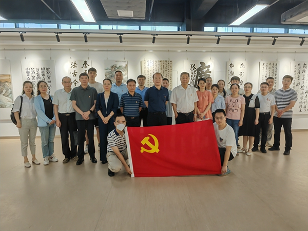 淮糧集團(tuán)、市糧食和物資儲(chǔ)備局聯(lián)合開(kāi)展“弘揚(yáng)清風(fēng)正氣、傳承廉潔文化”書(shū)法美術(shù)作品展參觀活動(dòng)