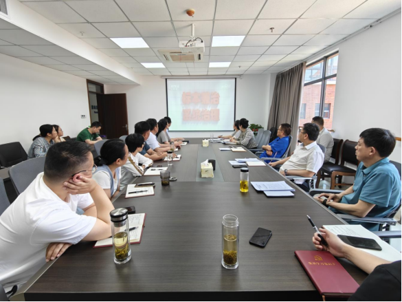 機關(guān)黨支部組織學(xué)習(xí)《中國共產(chǎn)黨紀律處分條例》