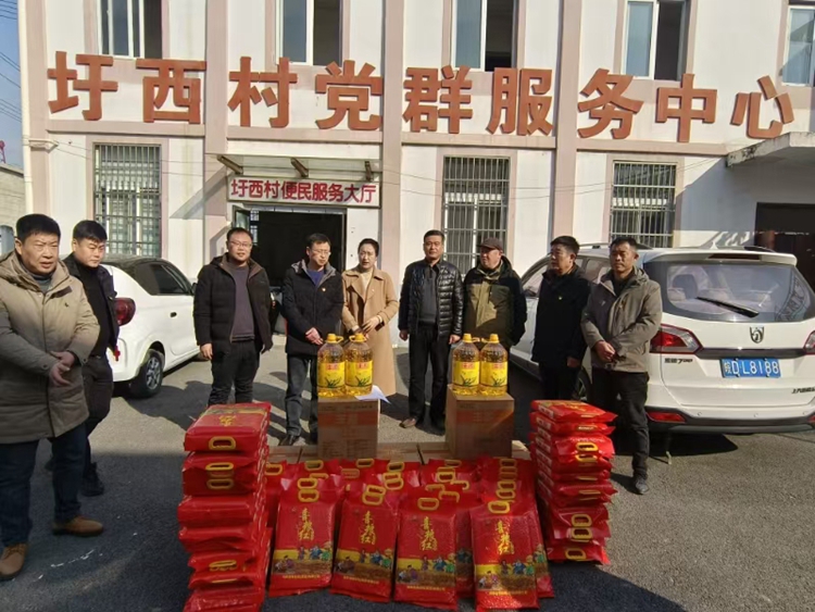 淮糧集團慰問圩西村駐村工作隊及脫貧監(jiān)測戶