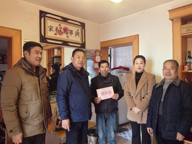 “新春送關(guān)懷 慰問(wèn)暖人心”——淮糧集團(tuán)開展走訪慰問(wèn)活動(dòng)