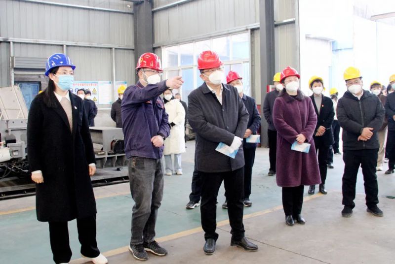 馬村區(qū)委書記師少輝，區(qū)委副書記、區(qū)長王婕等人到演風公司進行調(diào)研